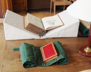 フランス図書館の書見台ブックスタンドです